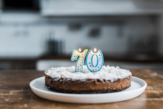 70 fødselsdag | Ideer til overraskelser, gaver, pynt m.m.
